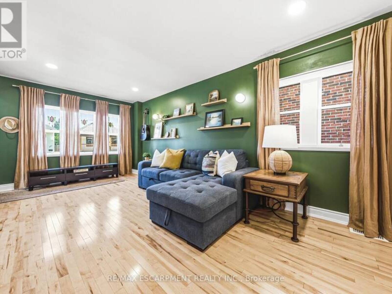 255 WEIR STREET N, Hamilton, Ontario L8H 5G2