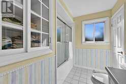 80 FAIRWAY DRIVE | Aurora Ontario | Slide Image Thirty-two