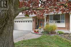 80 FAIRWAY DRIVE | Aurora Ontario | Slide Image Four