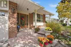 80 FAIRWAY DRIVE | Aurora Ontario | Slide Image Seven