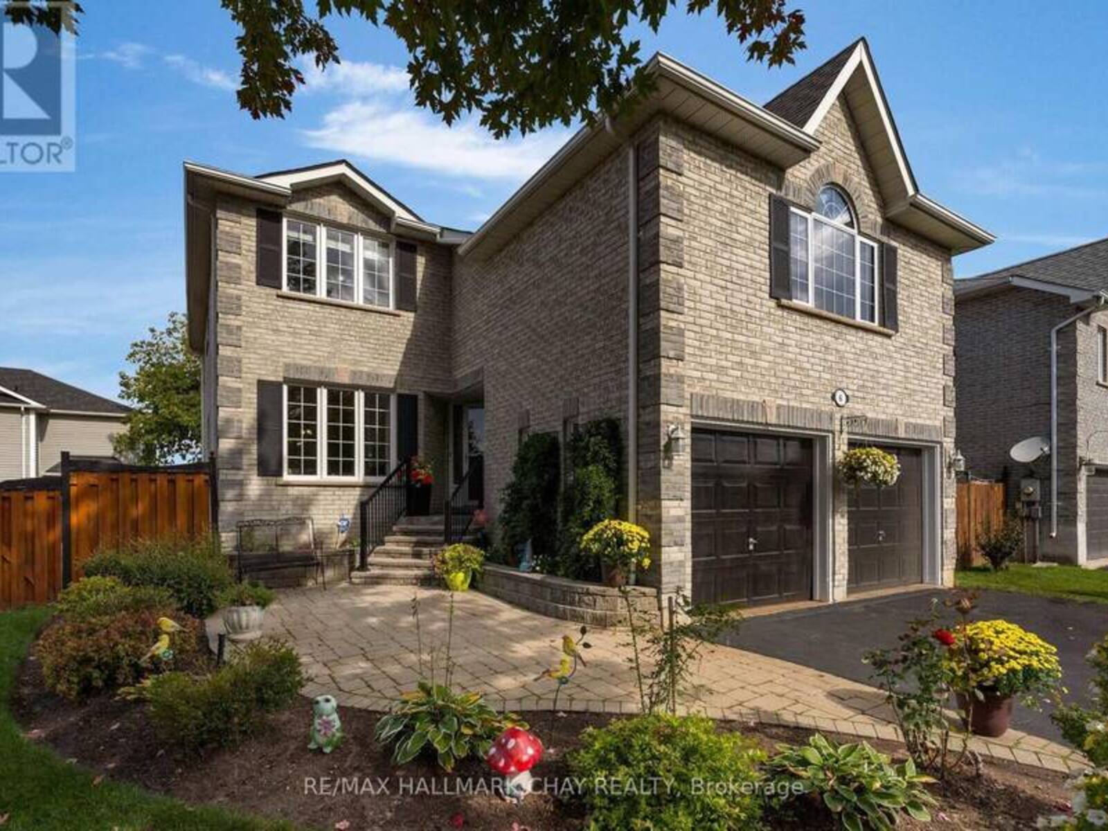 6 WHISPERING PINE PLACE, Barrie, Ontario L4N 9R9