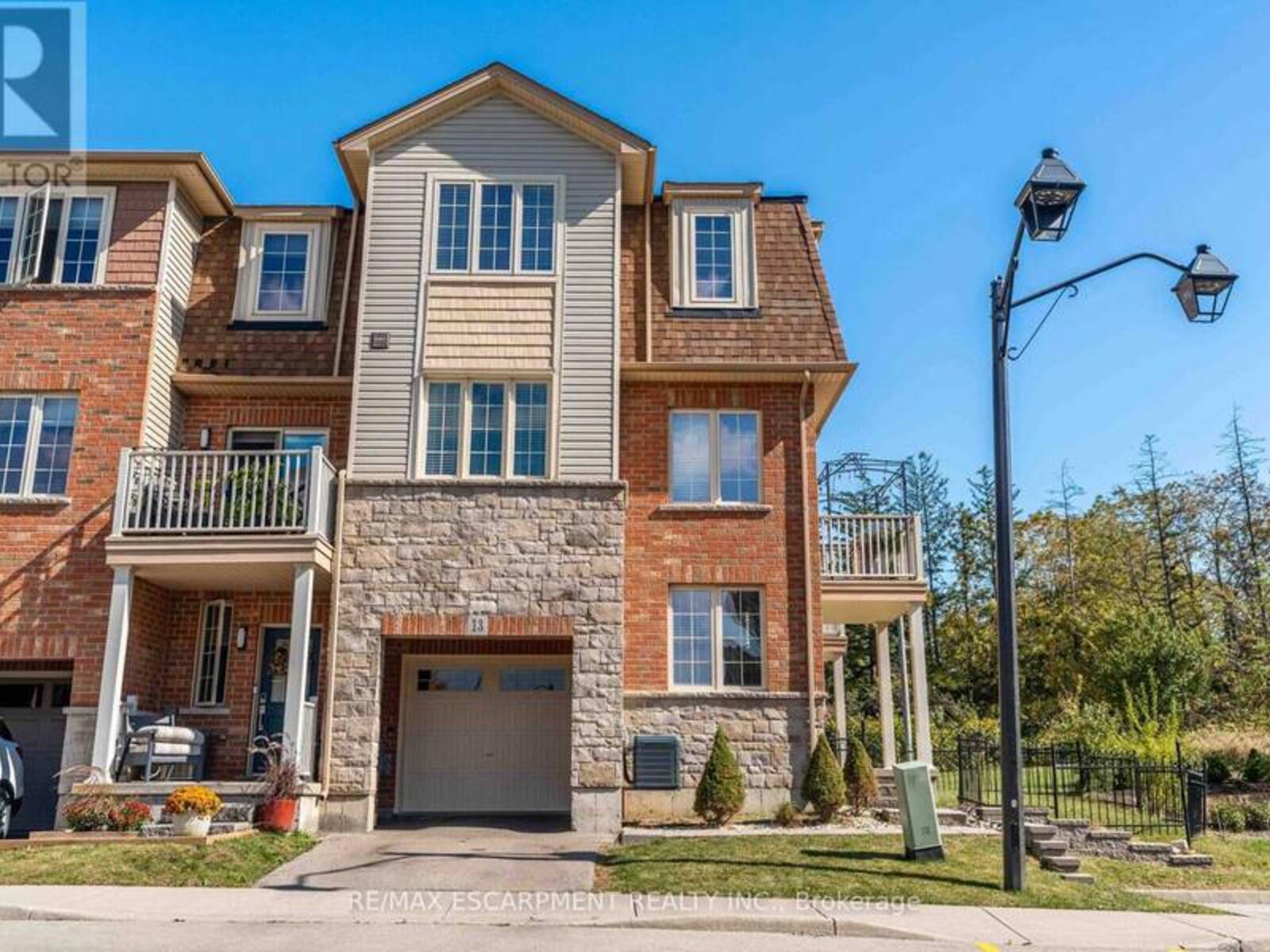 13 - 11 STOCKBRIDGE GARDENS, Hamilton, Ontario L8J 0H5
