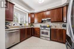 4 - 71 PUCCINI DRIVE | Richmond Hill Ontario | Slide Image Eleven