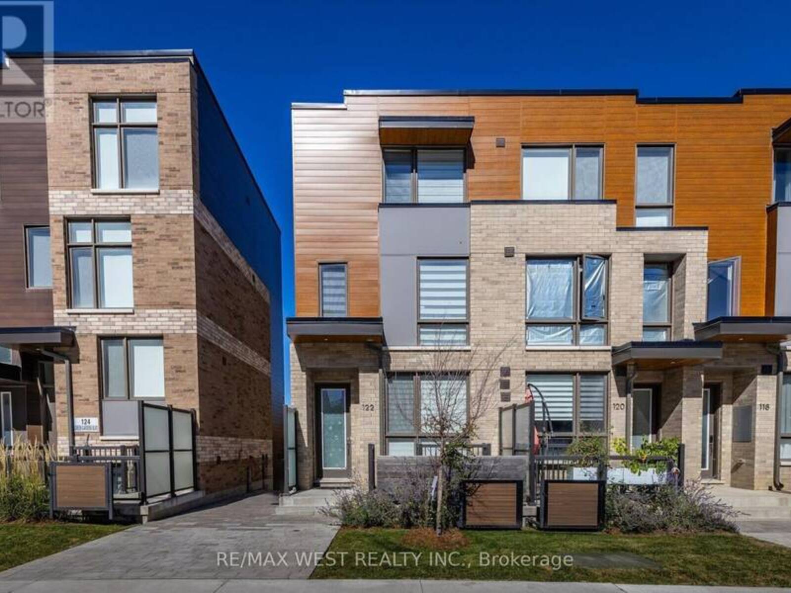 122 GREEN GARDENS BOULEVARD, Toronto, Ontario M6A 0E5