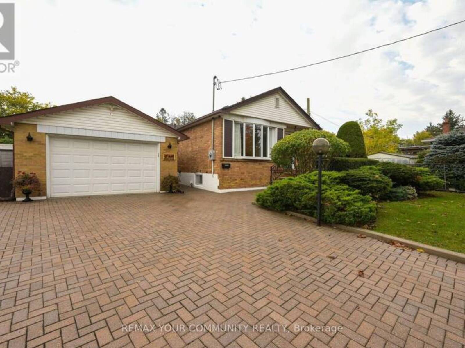 4 HUGHES PLACE, Toronto, Ontario M1R 2B8