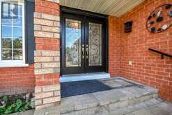 34 BEAR CREEK DRIVE | Barrie Ontario | Slide Image Four