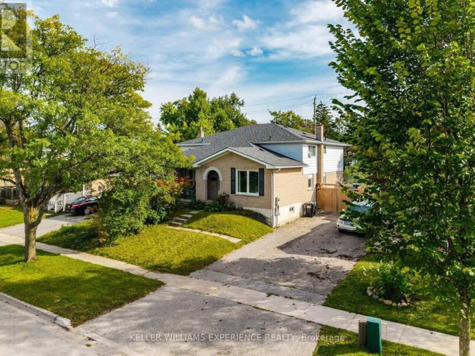 21 B COLLEGE CRESCENT, Barrie, Ontario L4M 2W4