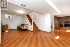 82 RENAULT CRESCENT | Toronto Ontario | Slide Image Thirty