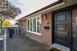 82 RENAULT CRESCENT | Toronto Ontario | Slide Image Three