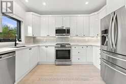 61 BARNWOOD DRIVE | Richmond Hill Ontario | Slide Image Thirteen