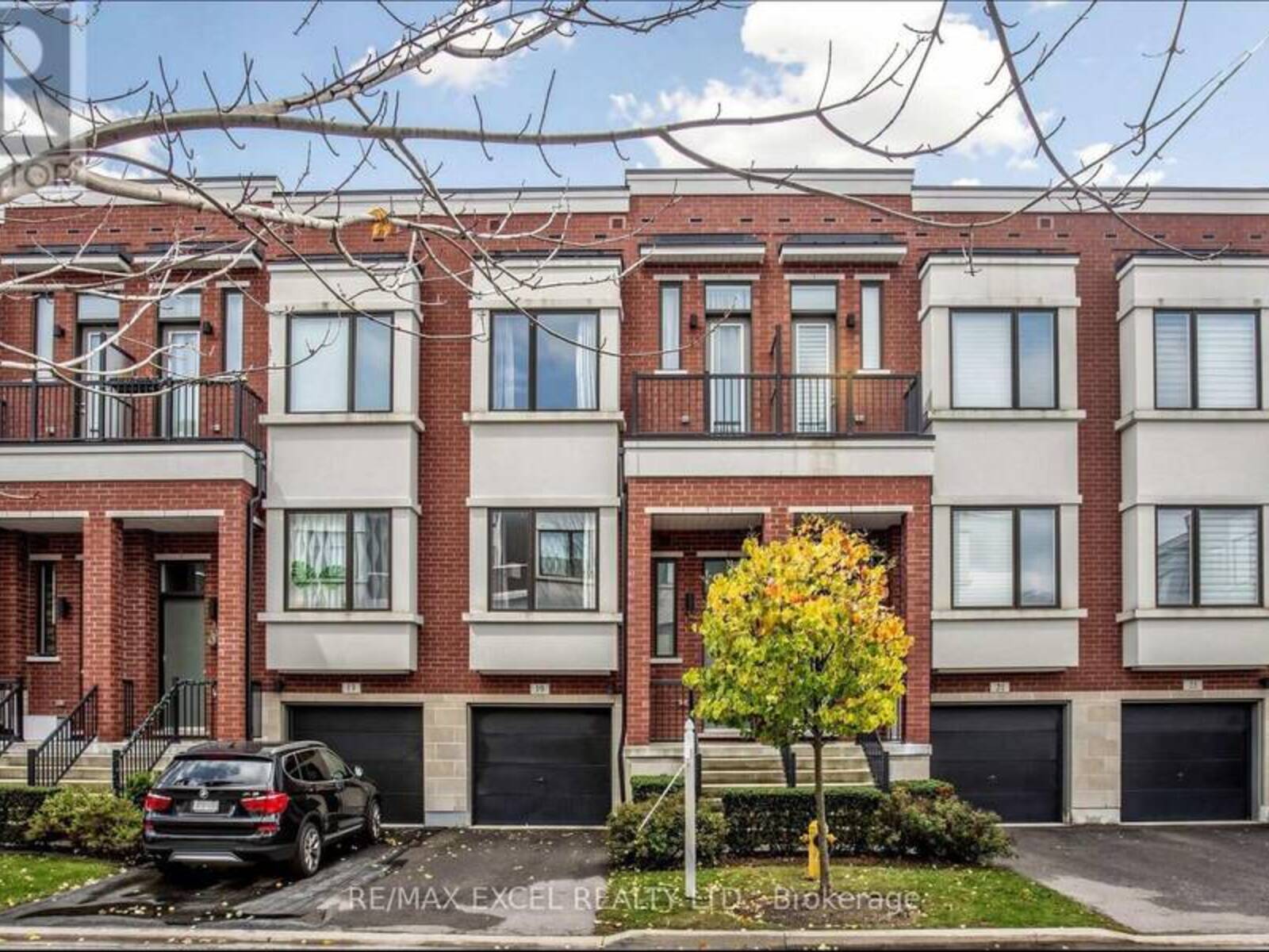 19 AMBLER LANE, Richmond Hill, Ontario L4C 0Z8
