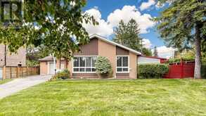 43 SEATON DRIVE | Aurora Ontario | Slide Image Two