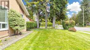 43 SEATON DRIVE | Aurora Ontario | Slide Image Three