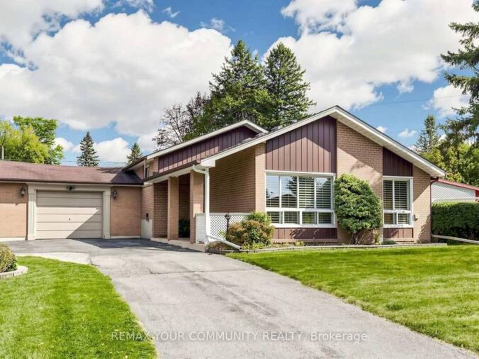 43 SEATON DRIVE, Aurora, Ontario L4G 2K2