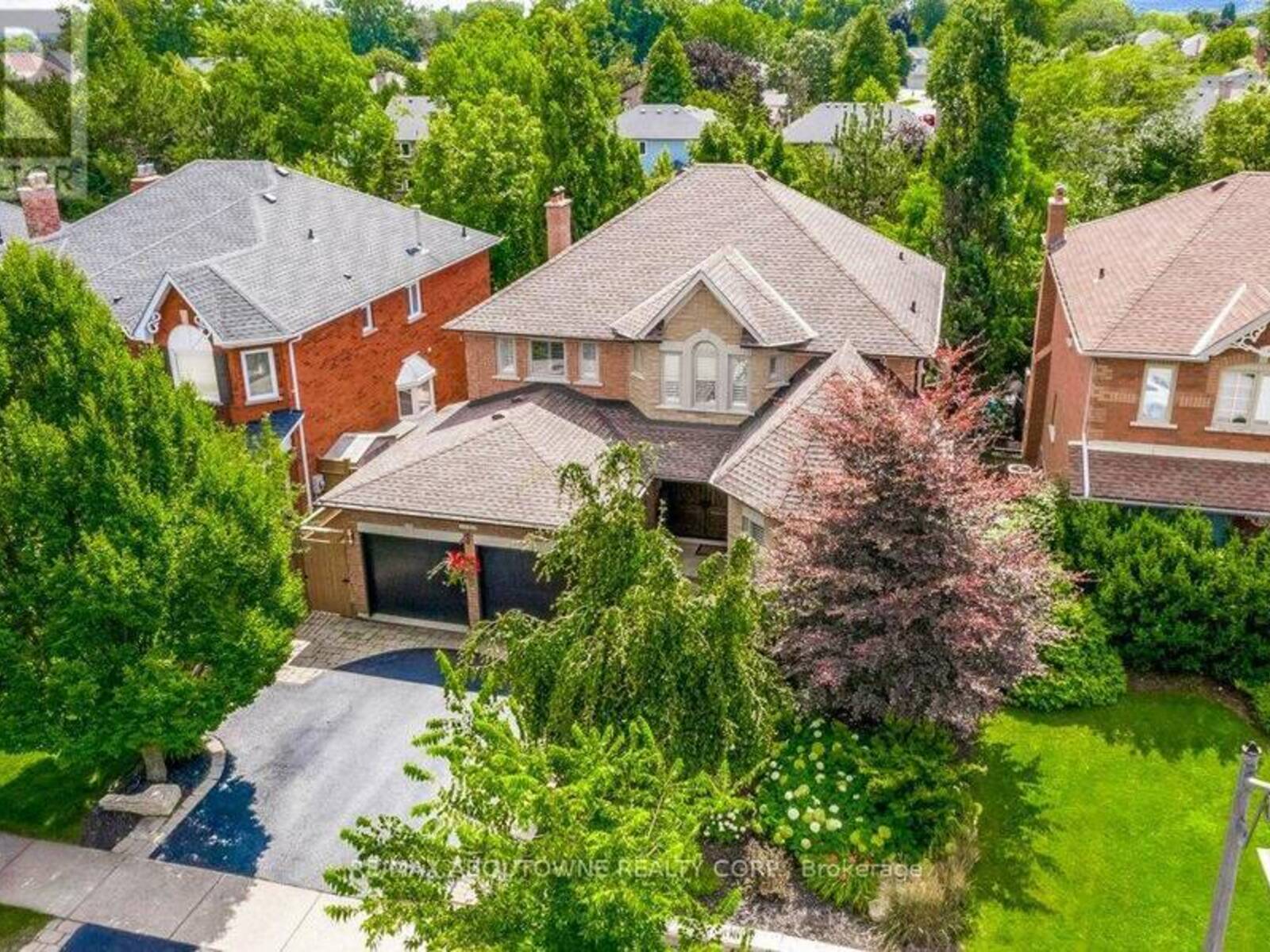 2080 MCKERLIE CRESCENT, Burlington, Ontario L7M 4E8