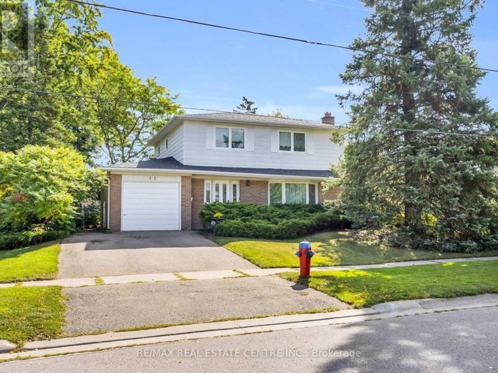 11 DAWSON CRESCENT, Halton Hills, Ontario L7G 1H3
