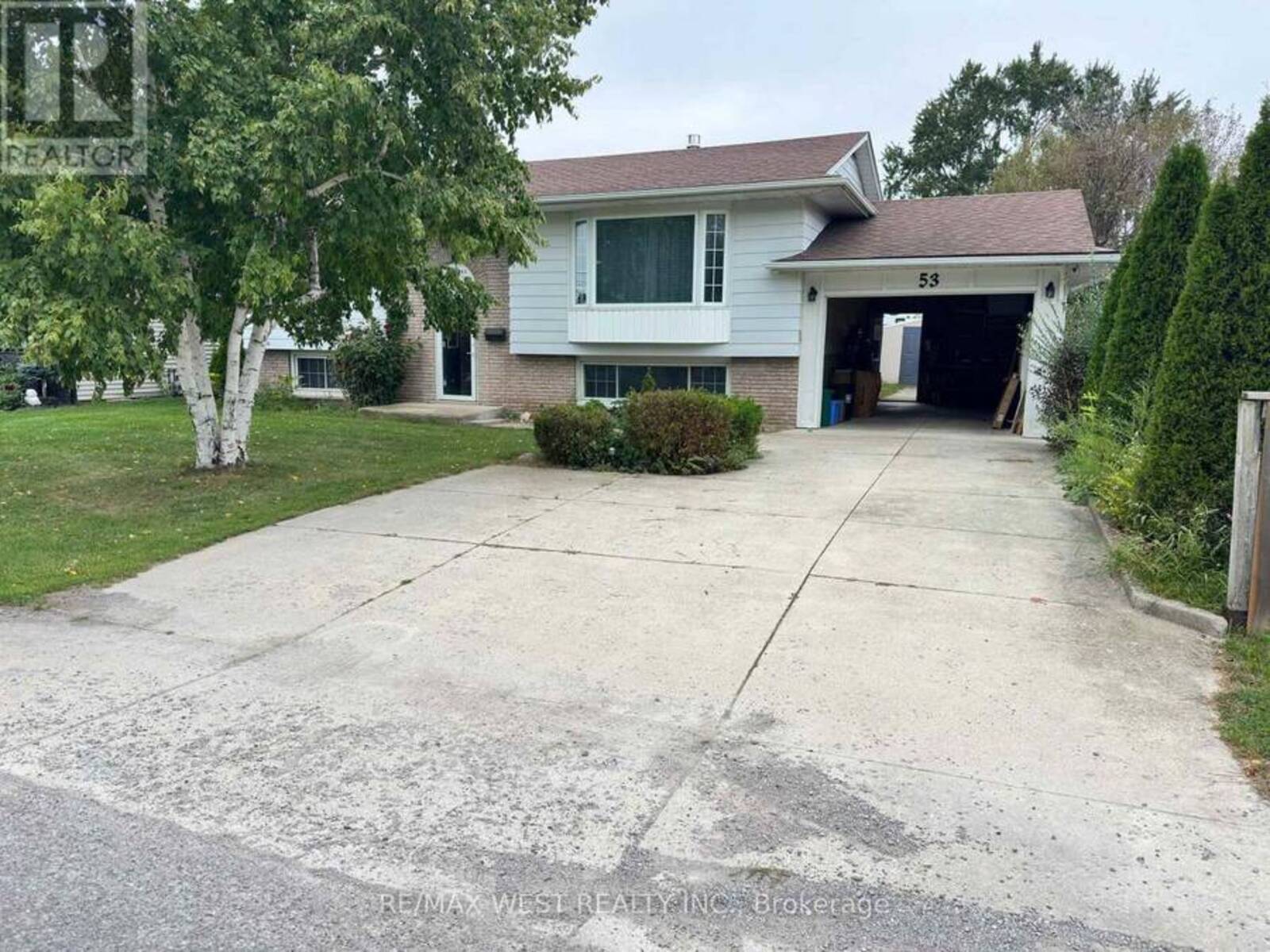 53 BLOOMFIELD AVENUE, St. Catharines, Ontario L2P 1X2