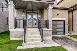 393 KENNEDY CIRCLE W | Milton Ontario | Slide Image Four