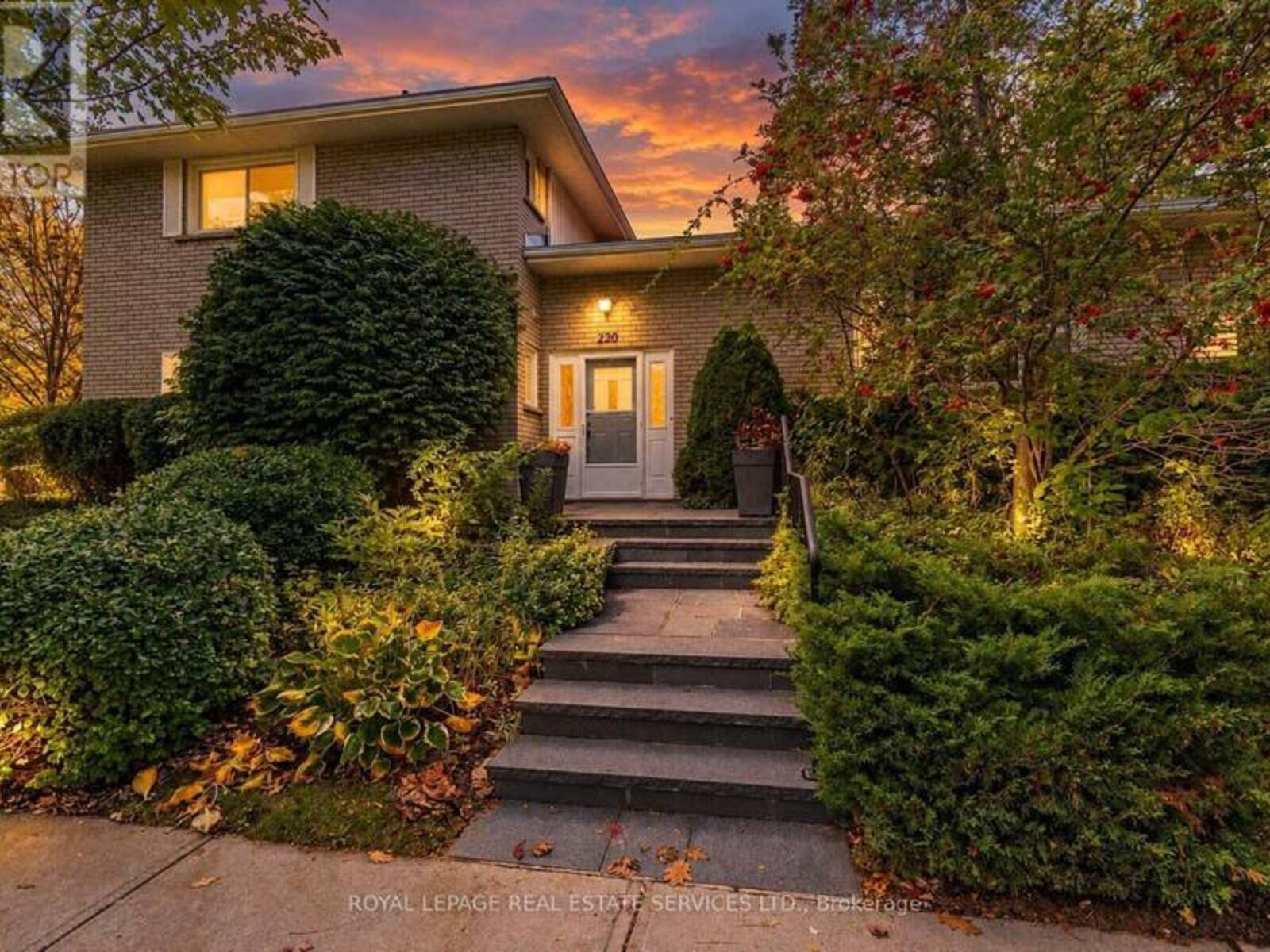 220 EDENBRIDGE DRIVE, Toronto, Ontario M9A 3H1