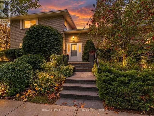 220 EDENBRIDGE DRIVE Toronto Ontario, M9A 3H1 - 3 Bedrooms Home For Sale