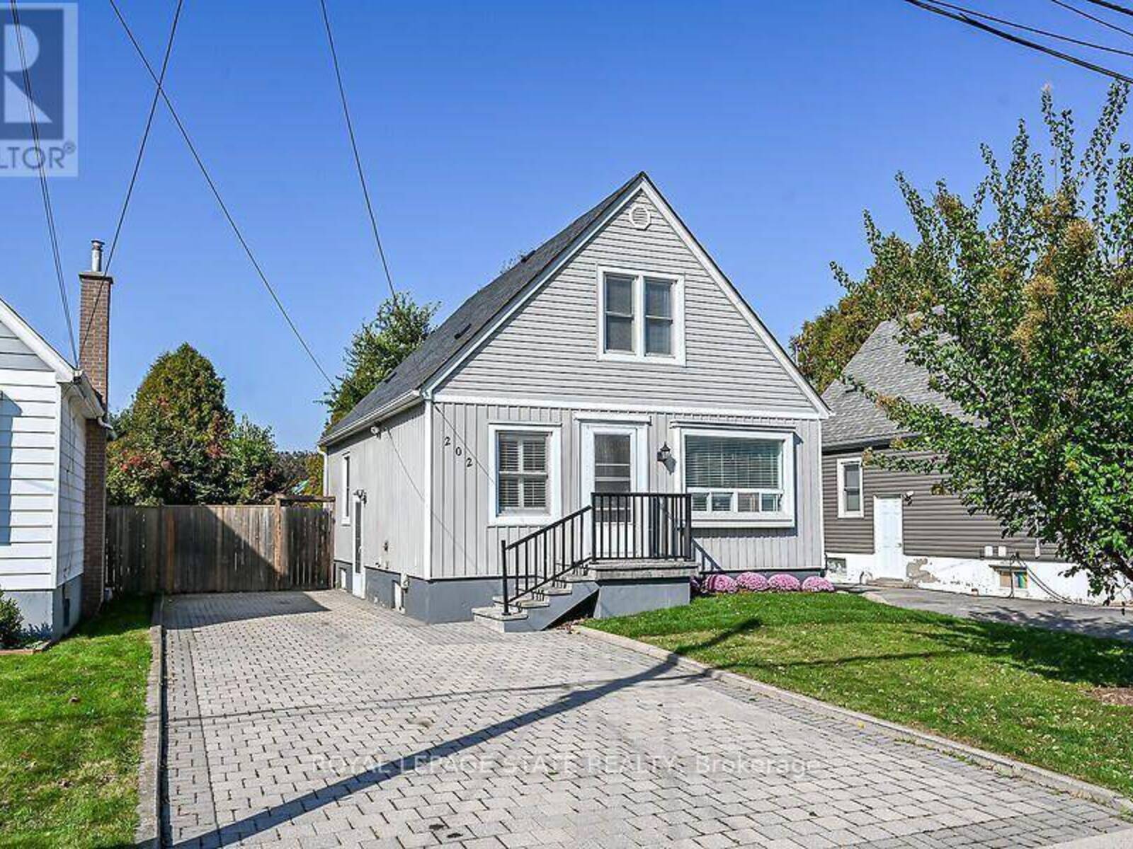 202 EAST 26TH STREET, Hamilton, Ontario L8V 3C8