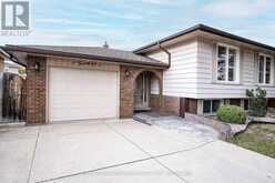 21 GREEN FOREST DRIVE | Hamilton Ontario | Slide Image Two