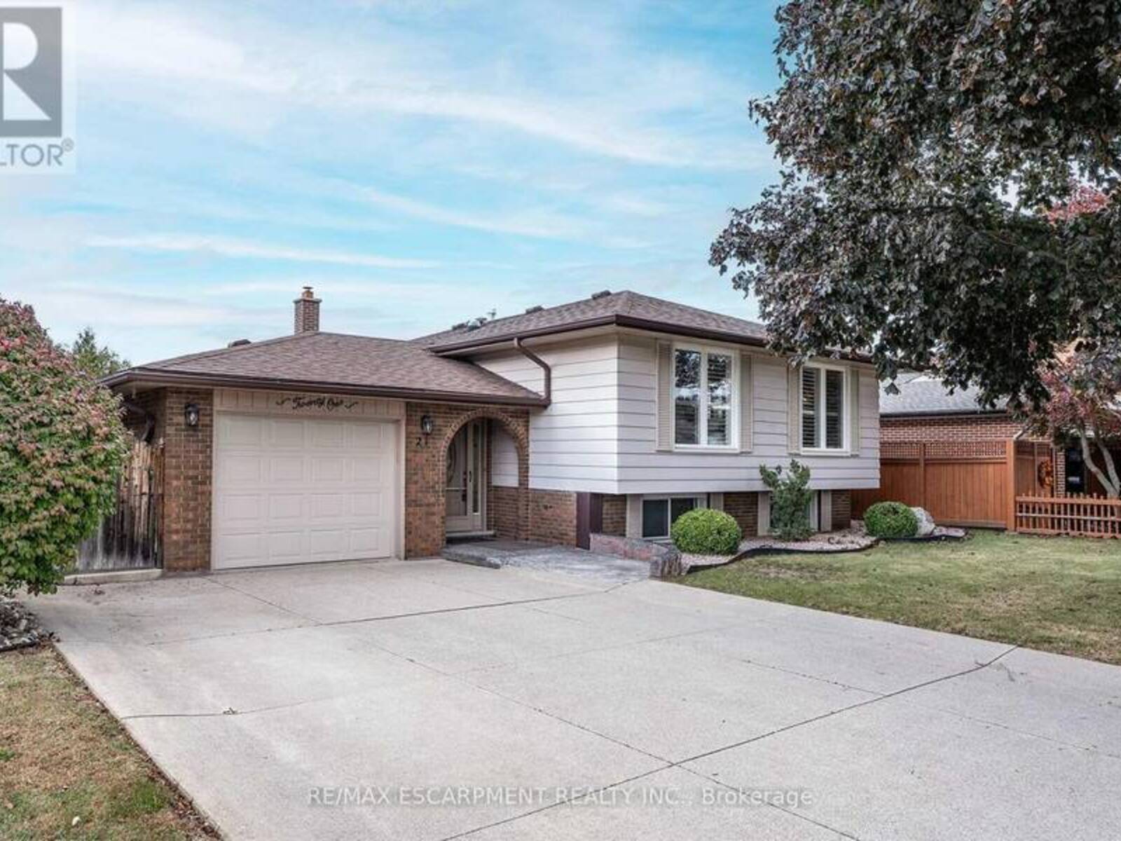 21 GREEN FOREST DRIVE, Hamilton, Ontario L8G 3A9