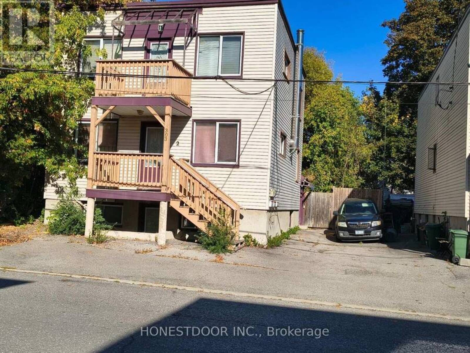 303 LACASSE AVENUE, Ottawa, Ontario K1L 7A5