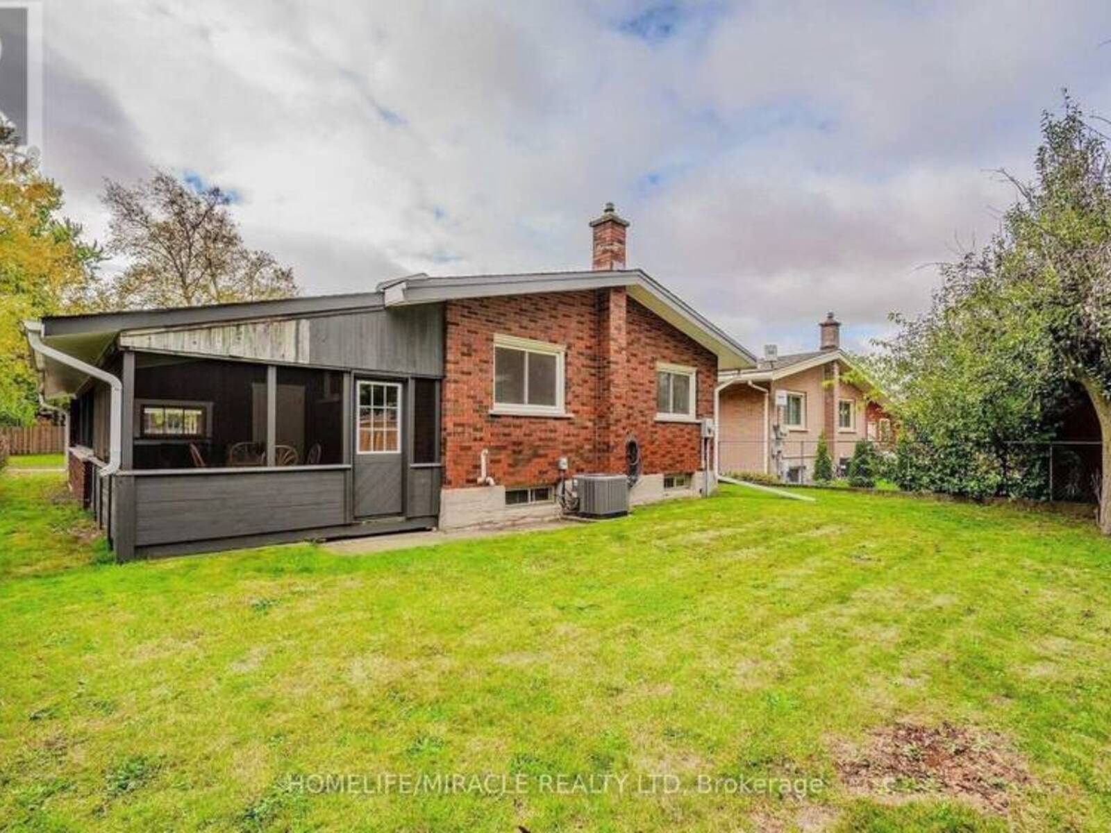 10 GREENWOOD AVENUE, Cambridge, Ontario N1R 2Y4