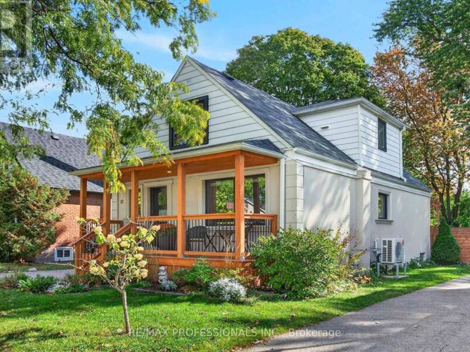 17 HOLLYDENE ROAD, Toronto, Ontario M1L 2A4