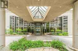 2521 - 3888 DUKE OF YORK BOULEVARD | Mississauga Ontario | Slide Image Nine