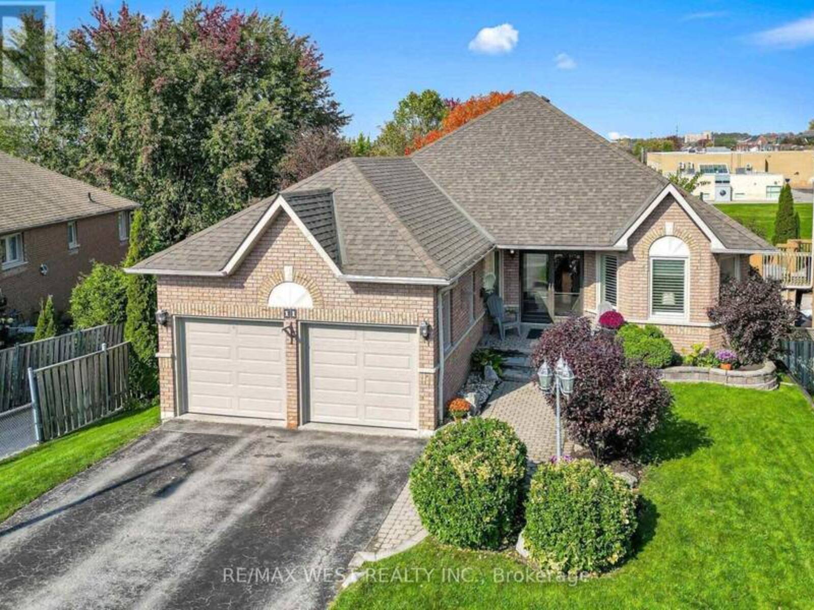 11 BRAND COURT, Ajax, Ontario L1Z 1E7