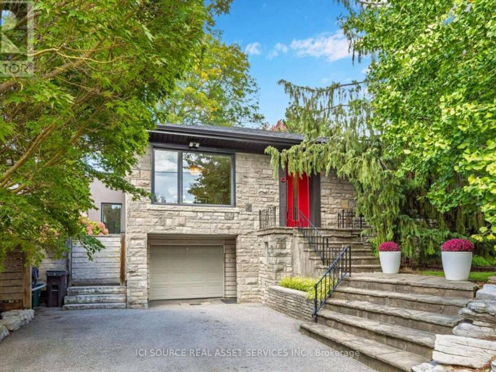 10 RED OAKS CRESCENT, Toronto, Ontario M4G 1A5