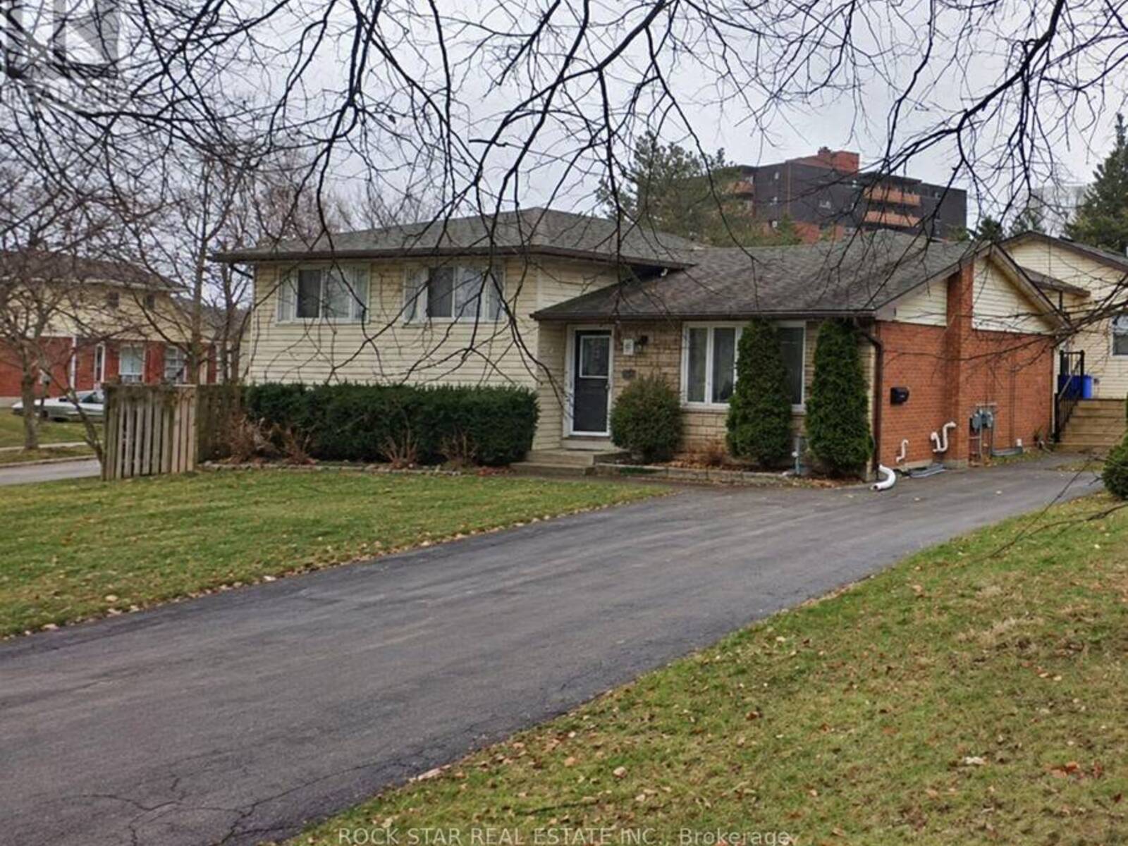 1 SOUTHWOOD CRESCENT, London, Ontario N6J 1S8