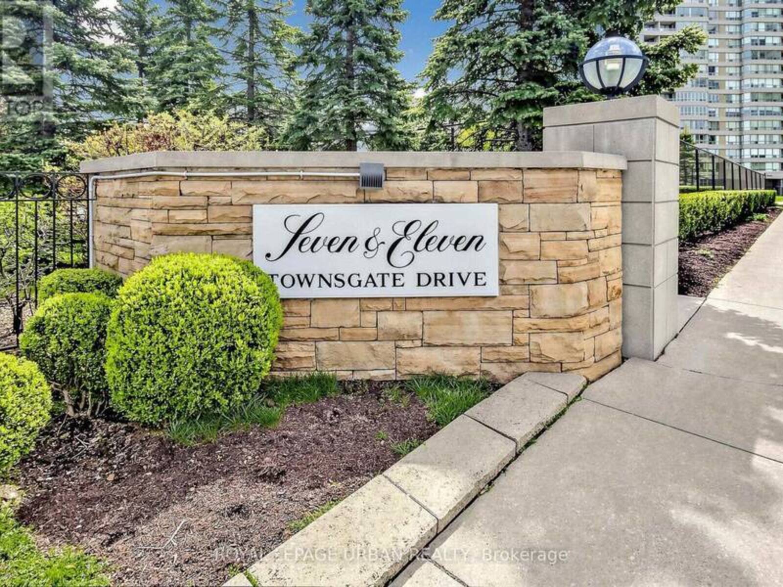 110 - 11 TOWNSGATE DRIVE, Vaughan, Ontario L4J 8G4