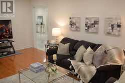 7 KING'S CROSS AVENUE | Richmond Hill Ontario | Slide Image Ten