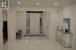 7 KING'S CROSS AVENUE | Richmond Hill Ontario | Slide Image Four