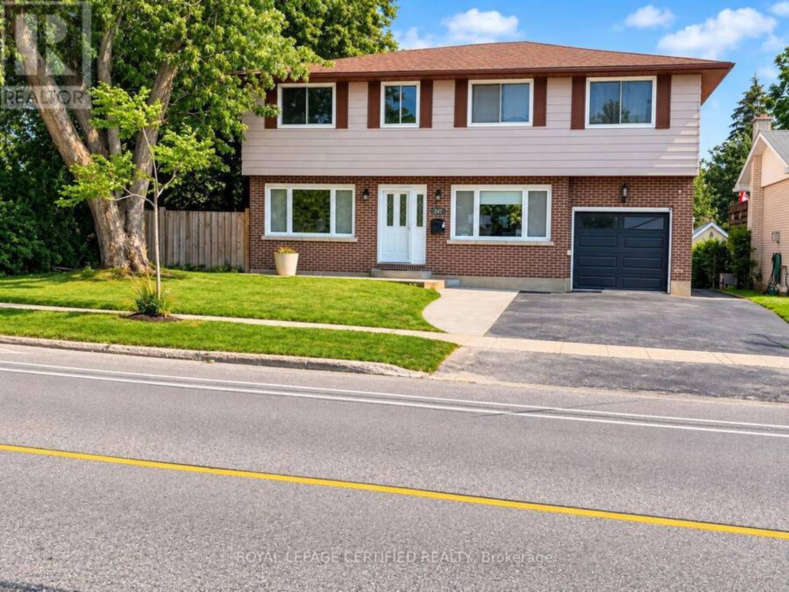 247 GROVE STREET E, Barrie, Ontario L4M 2R1