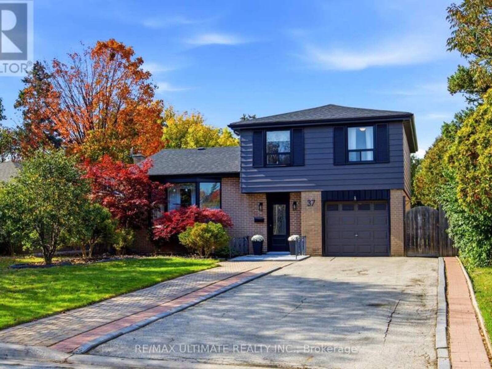 37 BANBURY COURT, Brampton, Ontario L6T 1Y9
