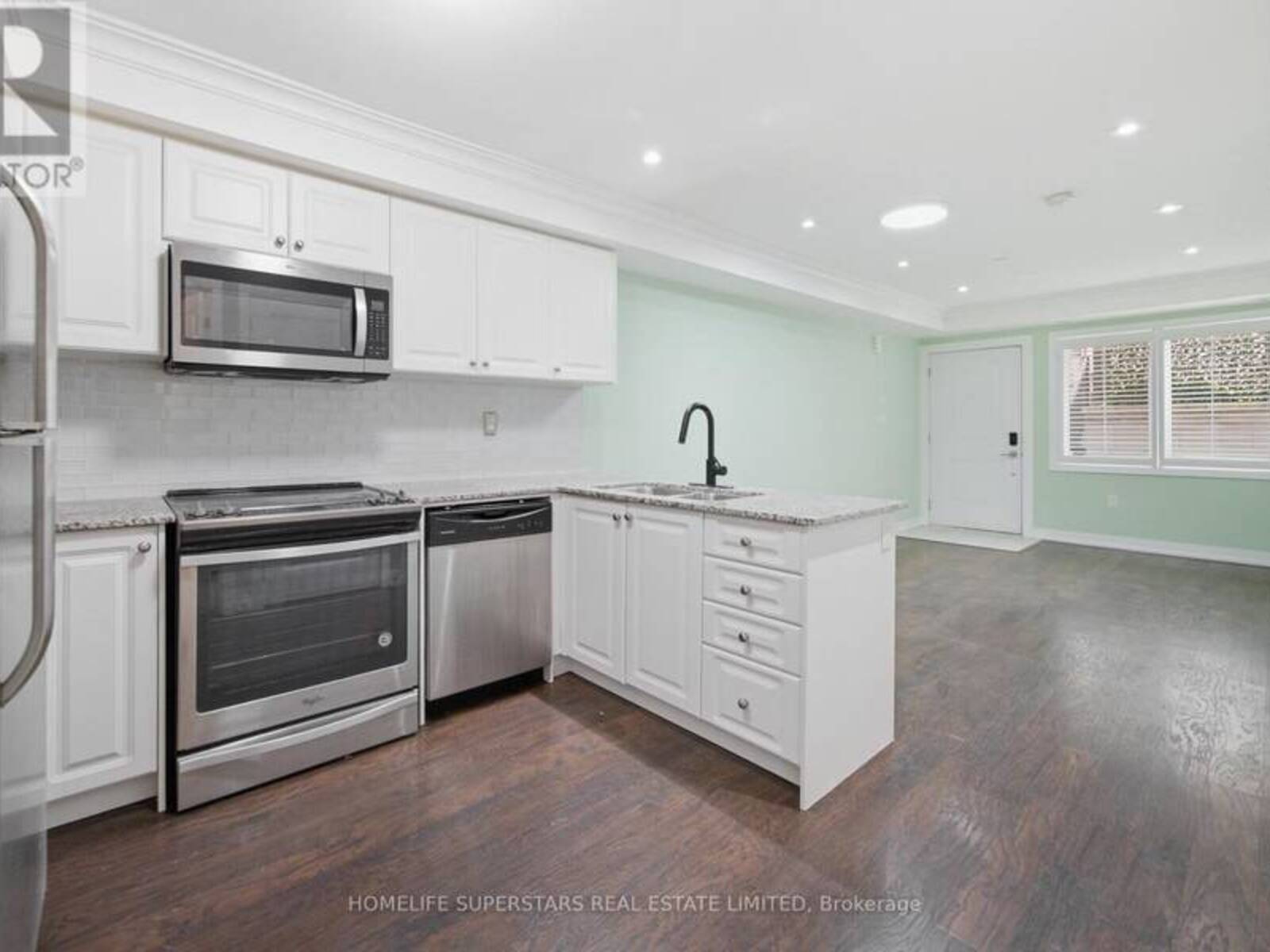 413 - 8 DRUMMOND STREET, Toronto, Ontario M8V 1Y8
