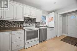 8 SMITH CRESCENT | Toronto Ontario | Slide Image Six