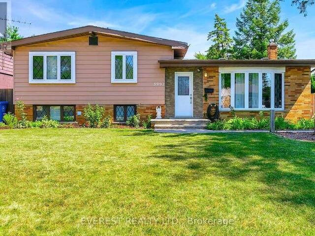 3992 LONGFELLOW AVENUE Windsor Ontario, N9G 2B3 - 4 Bedrooms Home For Sale