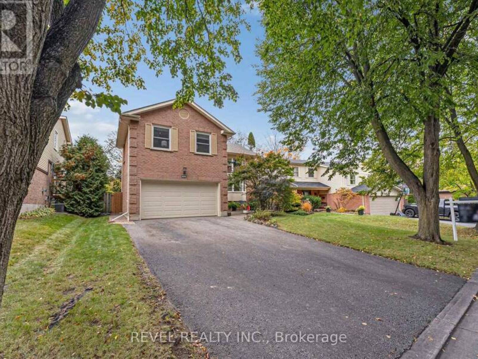 806 LINDEN COURT, Whitby, Ontario L1N 6S8