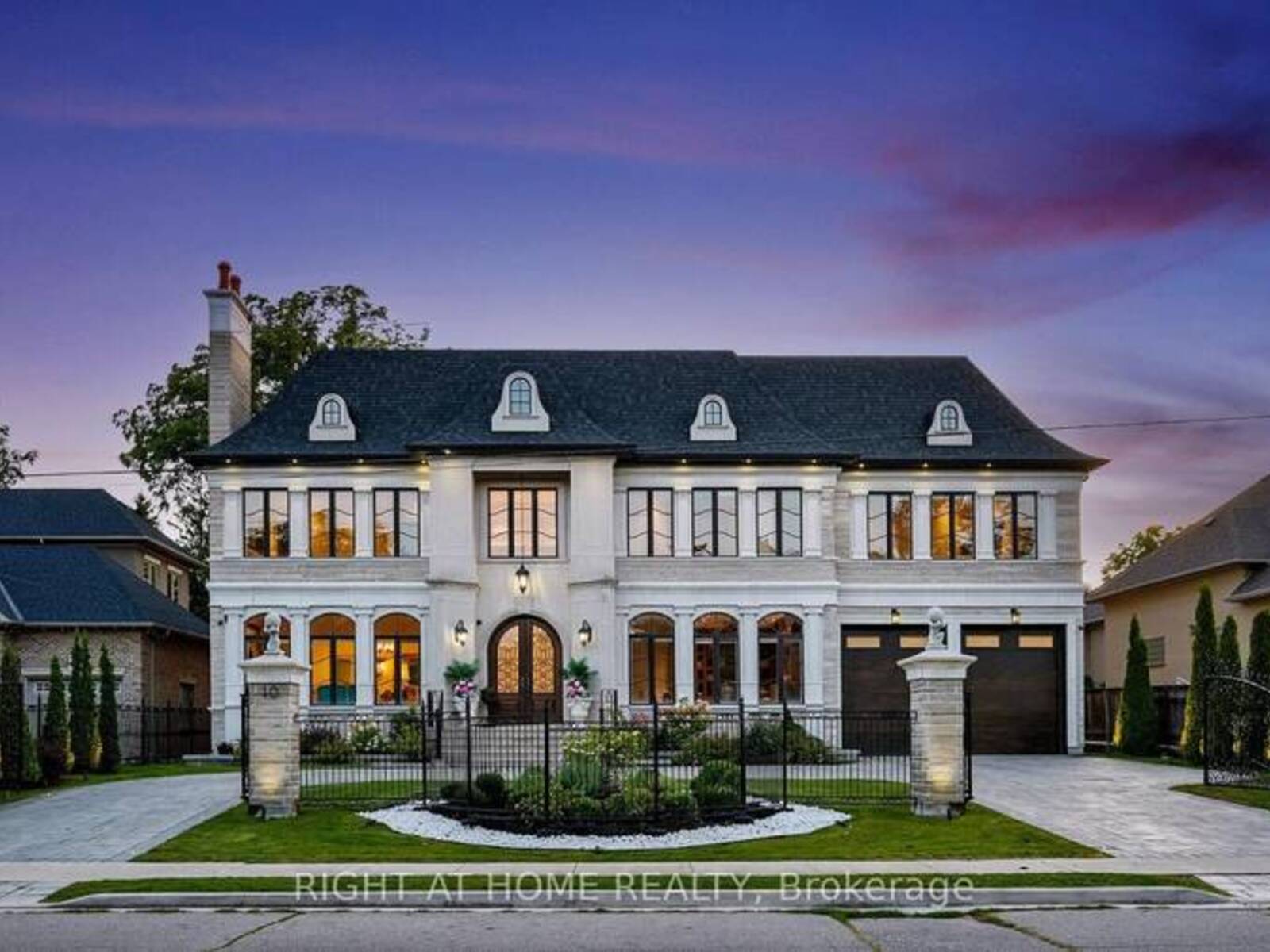 10 YONGEVIEW AVENUE, Richmond Hill, Ontario L4C 7A4