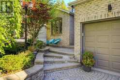 350 KIRBY CRESCENT | Newmarket Ontario | Slide Image Three