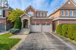 582 PLANTATION GATE | Newmarket Ontario | Slide Image Two