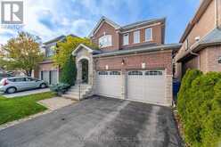 582 PLANTATION GATE | Newmarket Ontario | Slide Image Four