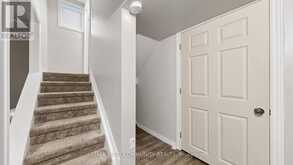 79 RED RIVER CRESCENT | Newmarket Ontario | Slide Image Thirty-five