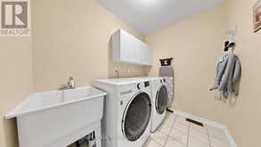 79 RED RIVER CRESCENT | Newmarket Ontario | Slide Image Thirty-four