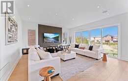 88 COSFORD STREET | Aurora Ontario | Slide Image Eight